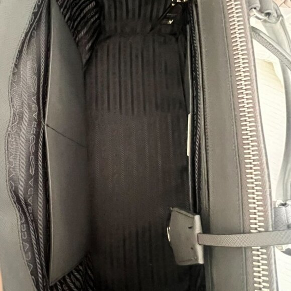 Prada grey Saffiano Lux leather Galleria Double Zipper Medium bag - Picture 5 of 9